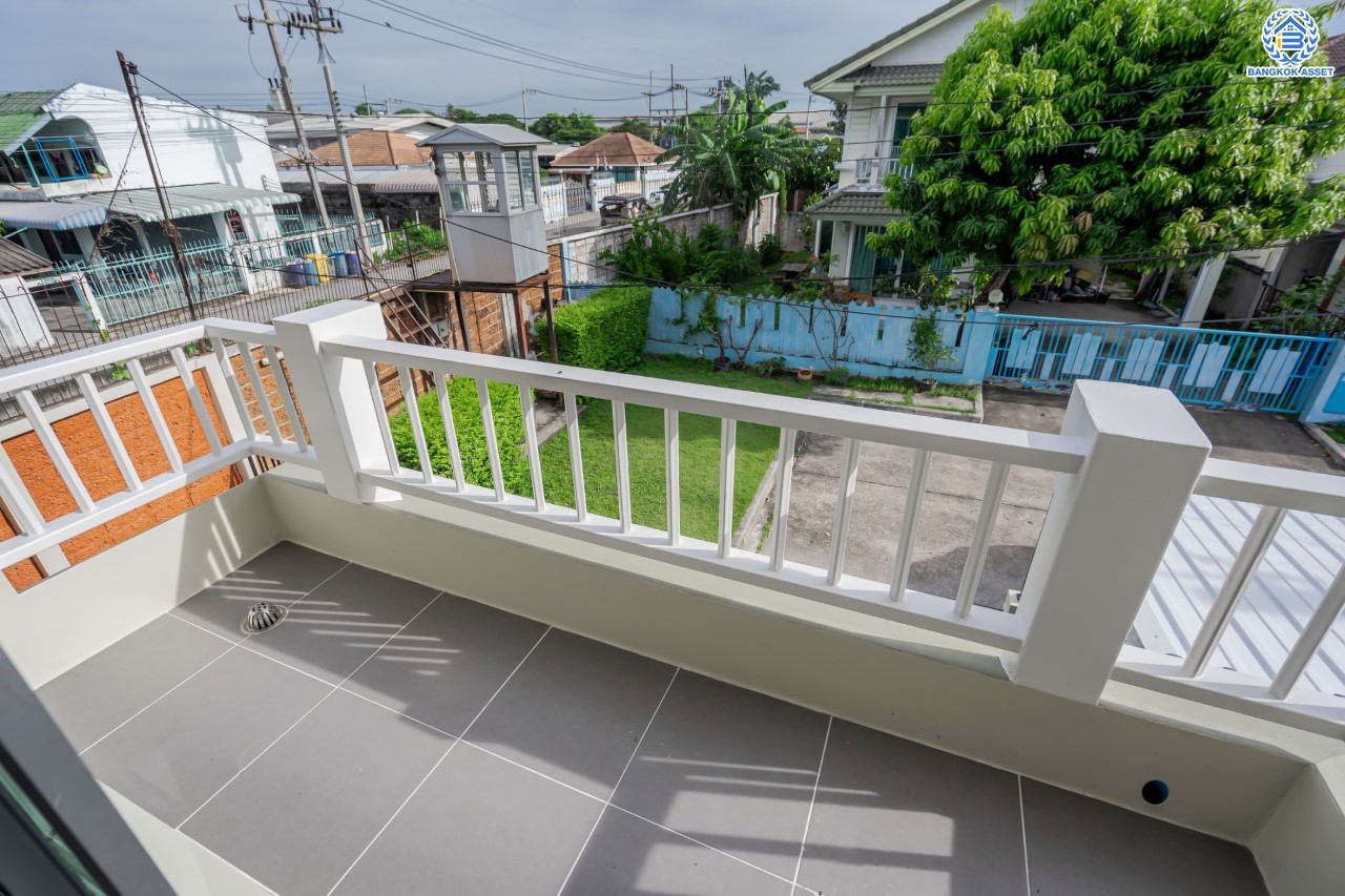 บ้านมือสองตกแต่งใหม่ แบรนด์ LH ม.ชัยพฤกษ์ เพชรเกษม81 พร้อมรองรับทุกความสุข บนเนื้อที่ 50.3 ตร.ว. ฟังก์ชัน 3 ห้องนอน 2 ห้องน้ำ 2 ที่จอด บนทำเลใกล้ The Mall บางแค รถไฟฟ้า "สถานีหลักสอง" ทางด่วน "พระราม2" และเชื่อมสู่ ถ.พุทธมณฑลสาย4 เพียง 5 นาที*